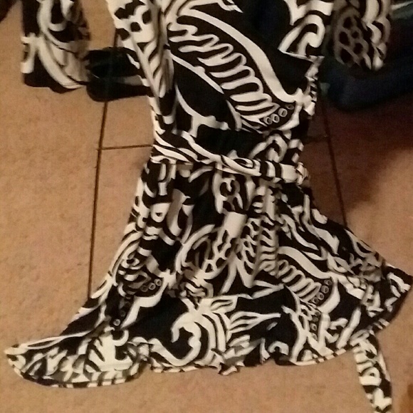 Dress - Picture 3 of 5